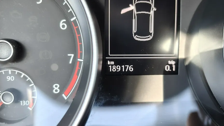 VOLKSWAGEN Golf -