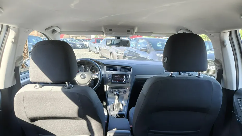 VOLKSWAGEN Golf -
