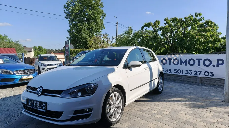 VOLKSWAGEN Golf -