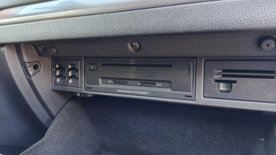VOLKSWAGEN Golf -