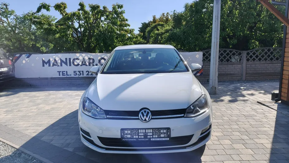 VOLKSWAGEN Golf -
