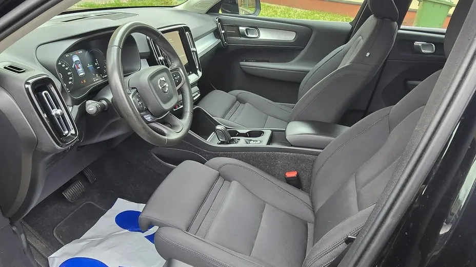 VOLVO XC40 -