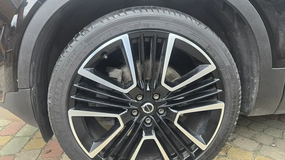 VOLVO XC40 -