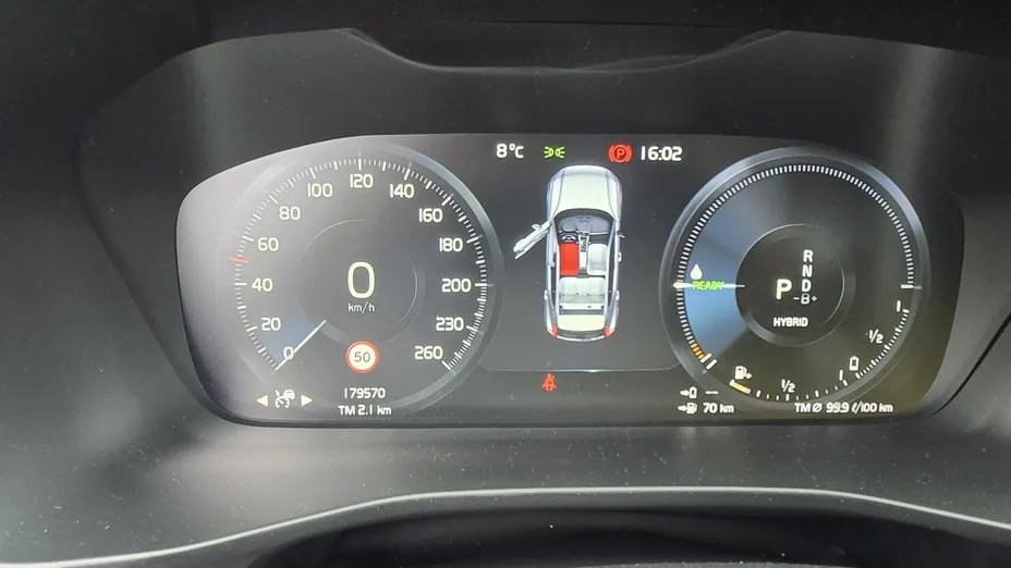 VOLVO XC40 -