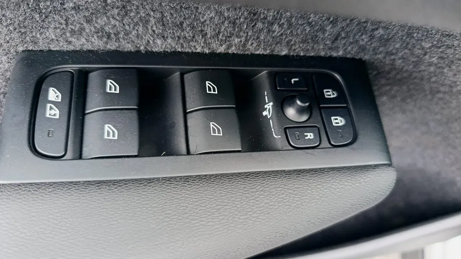 VOLVO XC40 -