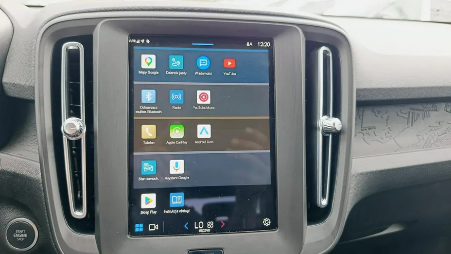 VOLVO XC40 -