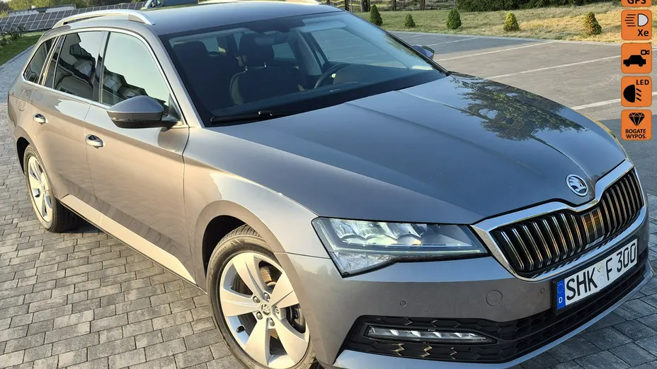 SKODA Superb -