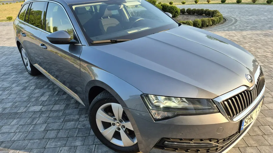 SKODA Superb -