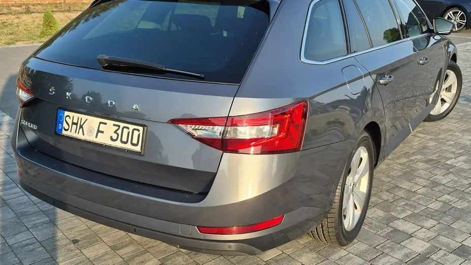 SKODA Superb -