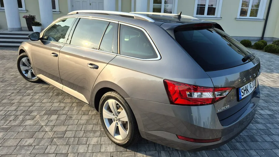 SKODA Superb -