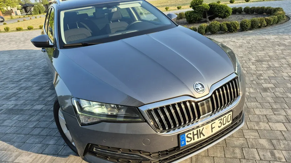 SKODA Superb -