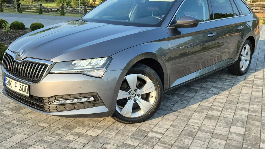 SKODA Superb -