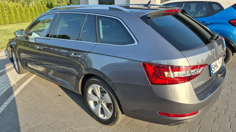 SKODA Superb -