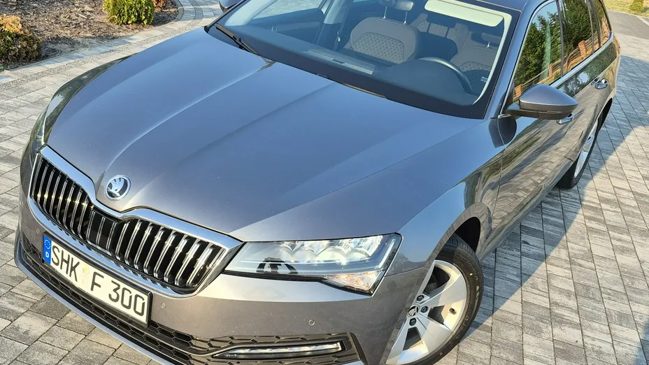 SKODA Superb -
