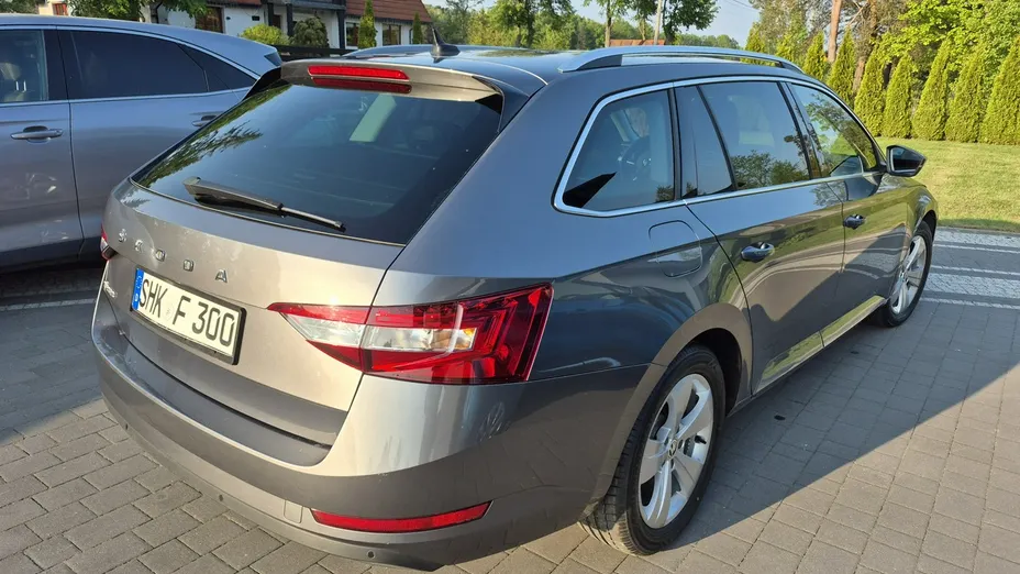 SKODA Superb -