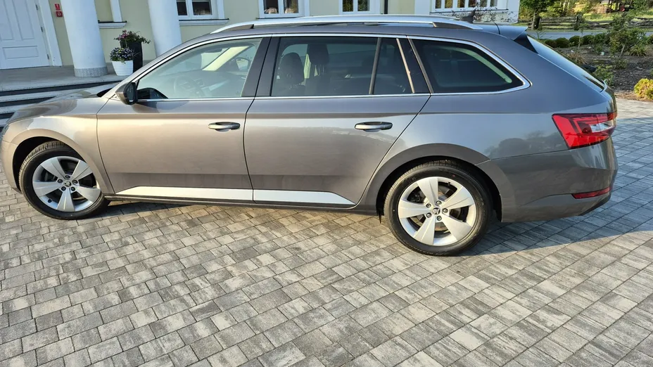 SKODA Superb -