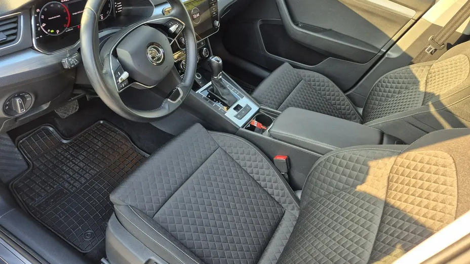 SKODA Superb -