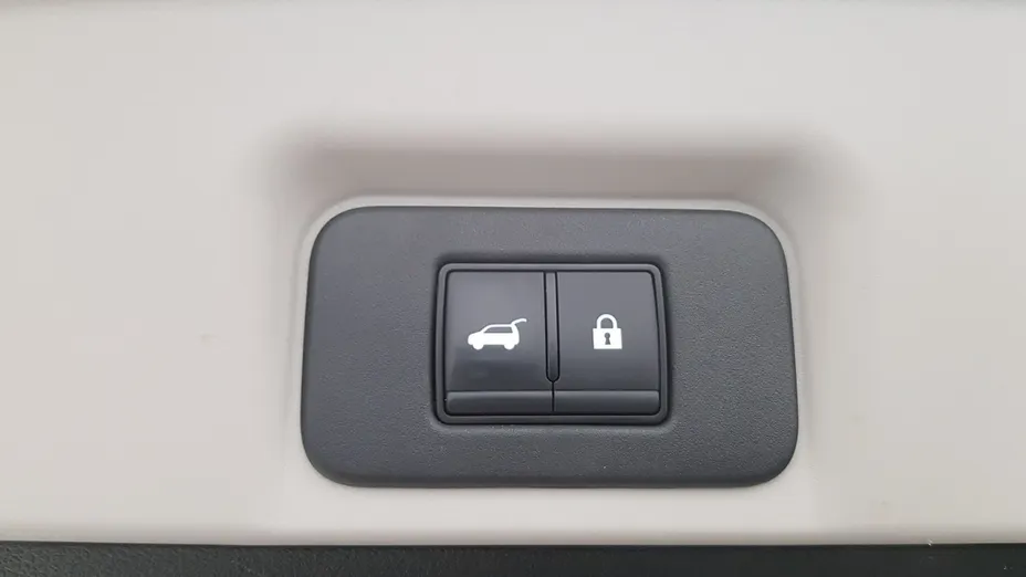 NISSAN Ariya -