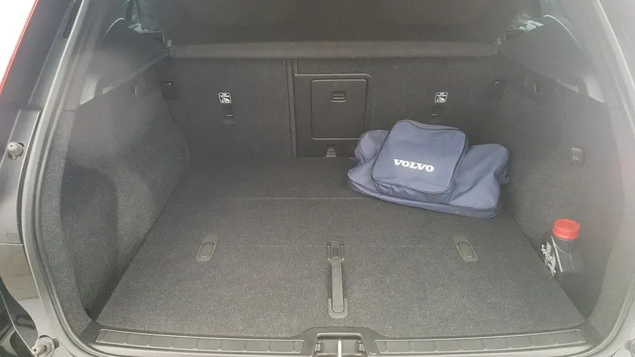 VOLVO XC40 -