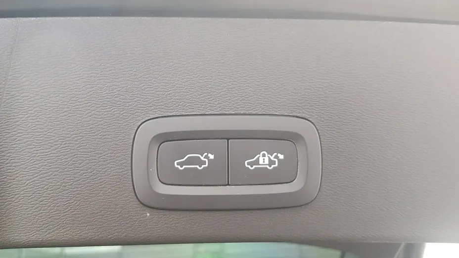 VOLVO XC40 -