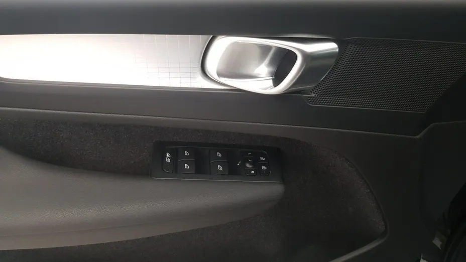 VOLVO XC40 -