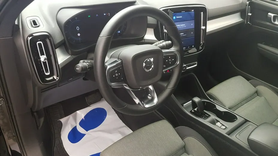 VOLVO XC40 -