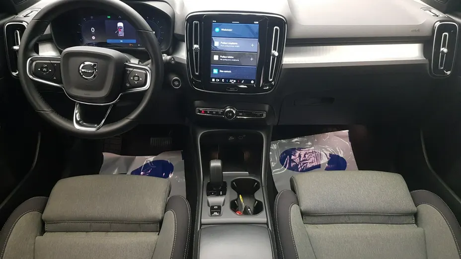 VOLVO XC40 -
