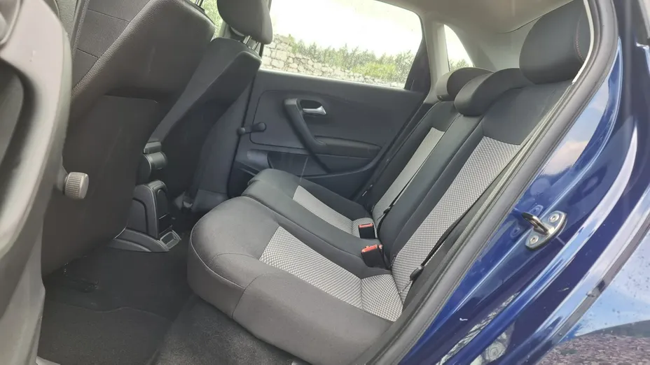 VOLKSWAGEN Polo -
