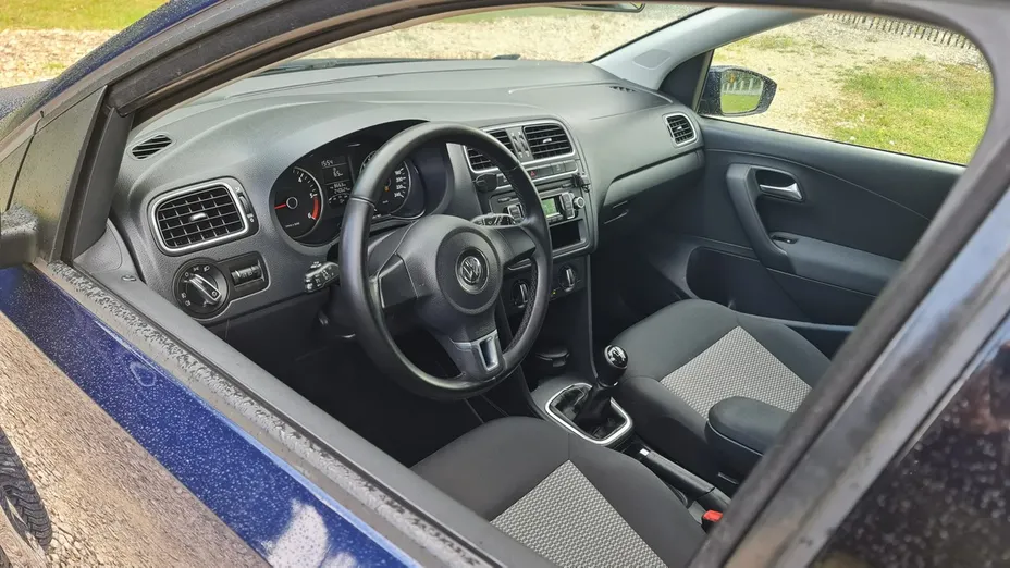 VOLKSWAGEN Polo -