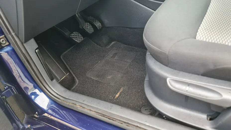 VOLKSWAGEN Polo -