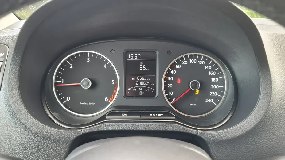 VOLKSWAGEN Polo -