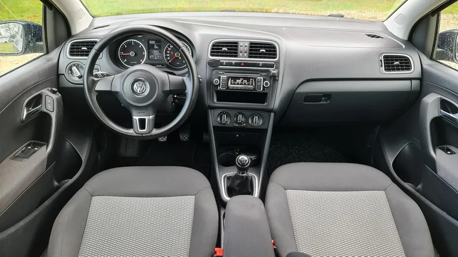 VOLKSWAGEN Polo -
