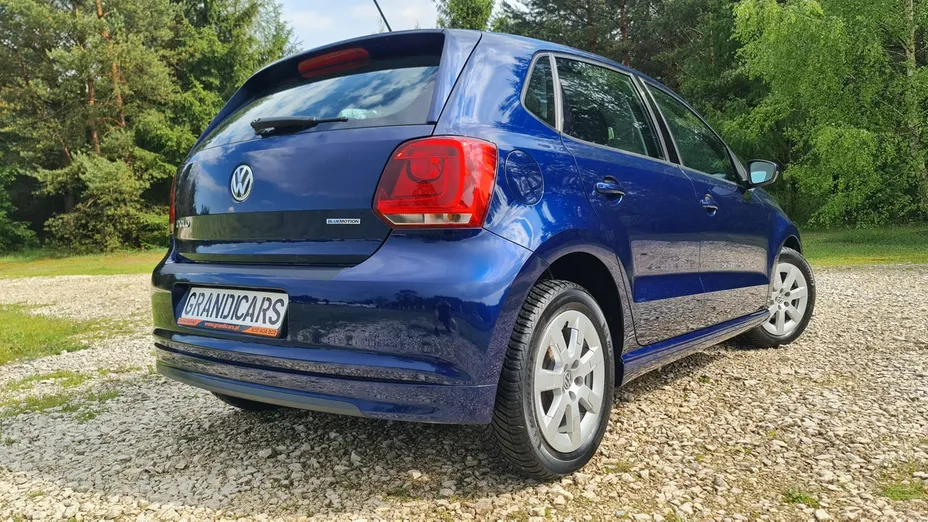 VOLKSWAGEN Polo -