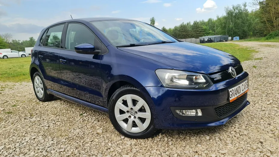 VOLKSWAGEN Polo -