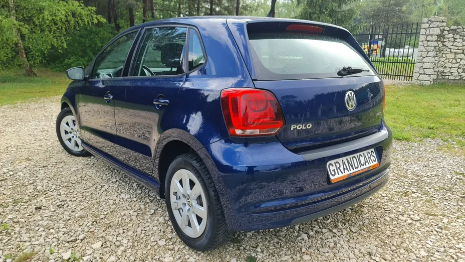 VOLKSWAGEN Polo -