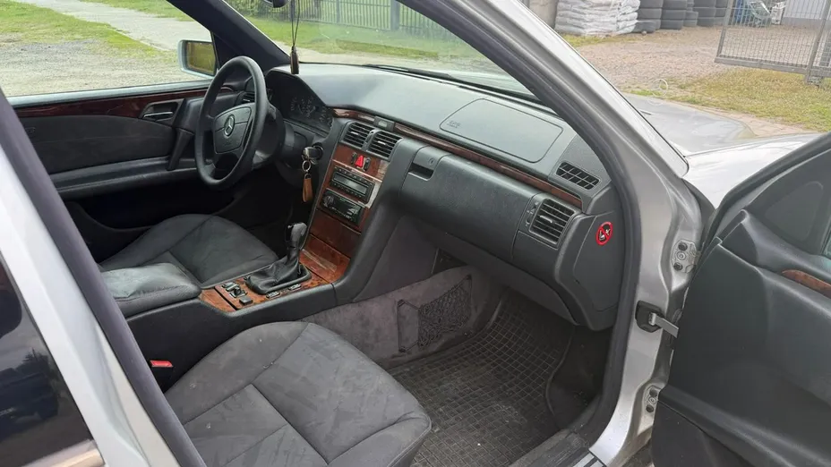 MERCEDES-BENZ E Klasa -