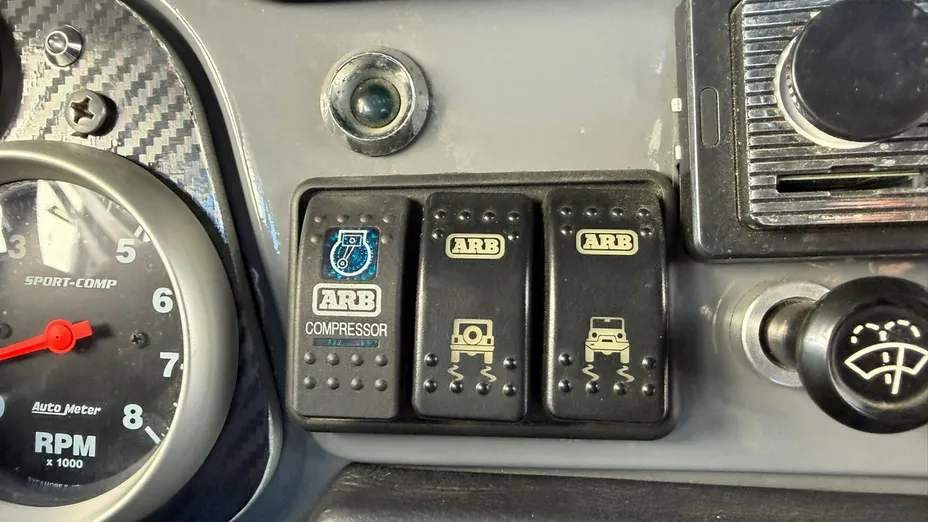 TOYOTA FJ Cruiser -