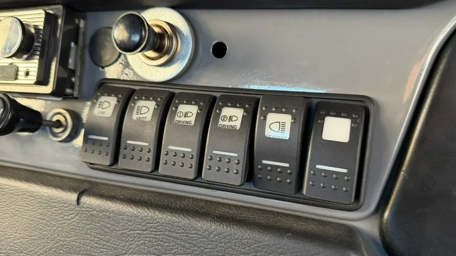 TOYOTA FJ Cruiser -