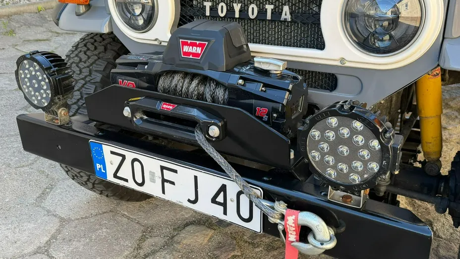 TOYOTA FJ Cruiser -