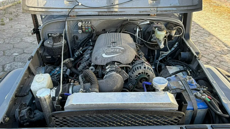 TOYOTA FJ Cruiser -