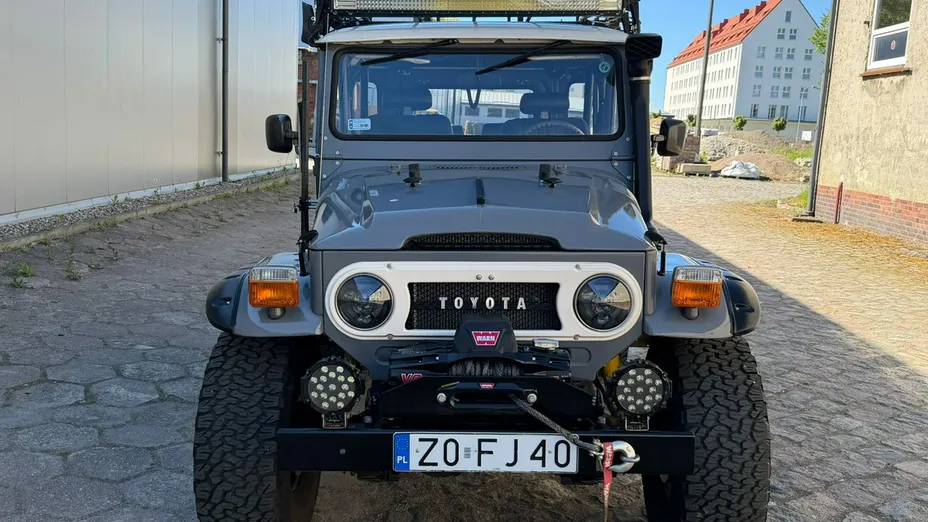 TOYOTA FJ Cruiser -