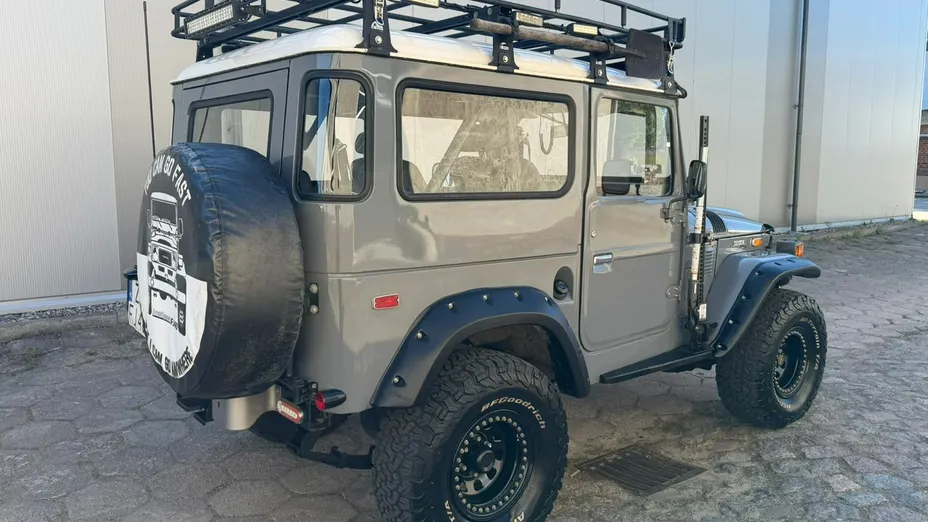 TOYOTA FJ Cruiser -