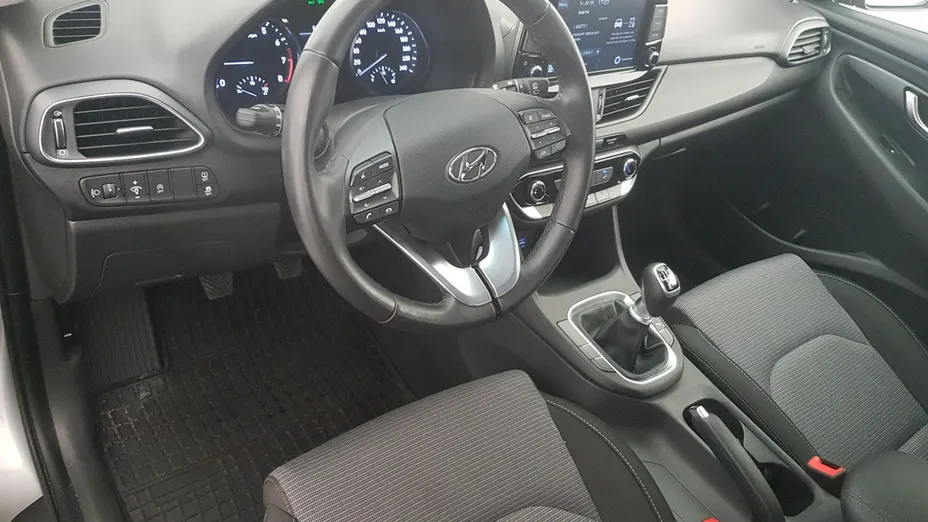 HYUNDAI i30 -