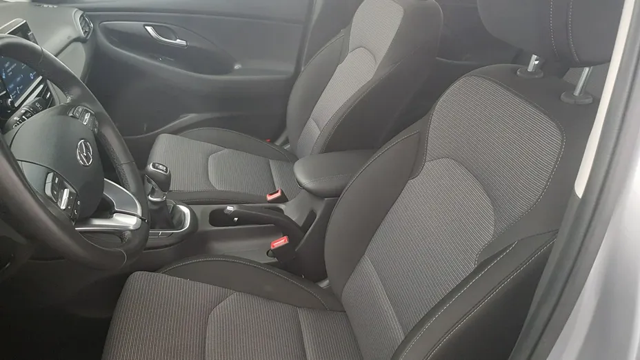 HYUNDAI i30 -