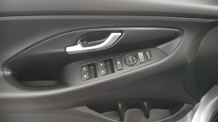 HYUNDAI i30 -