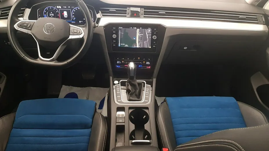 VOLKSWAGEN Passat -