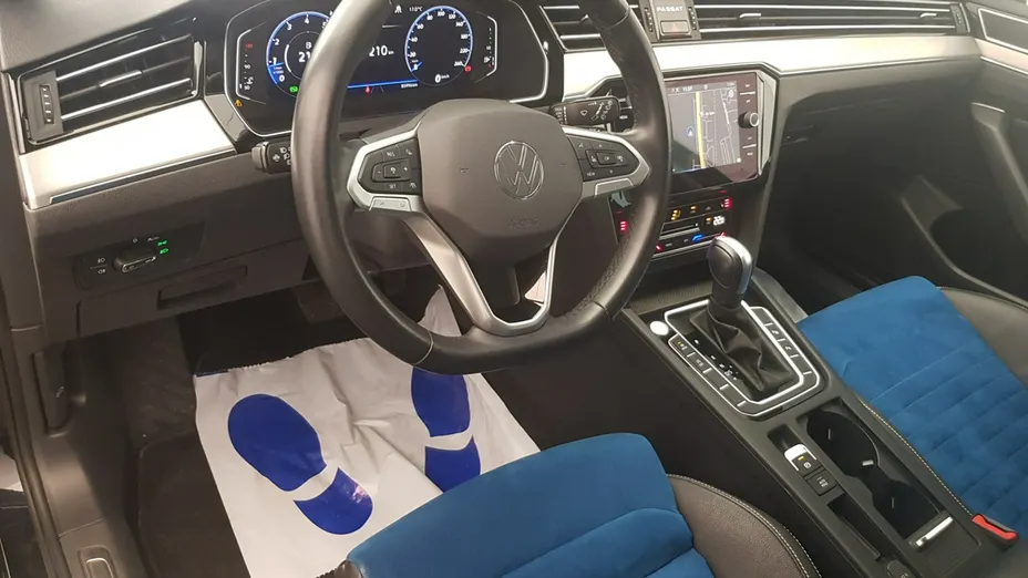 VOLKSWAGEN Passat -