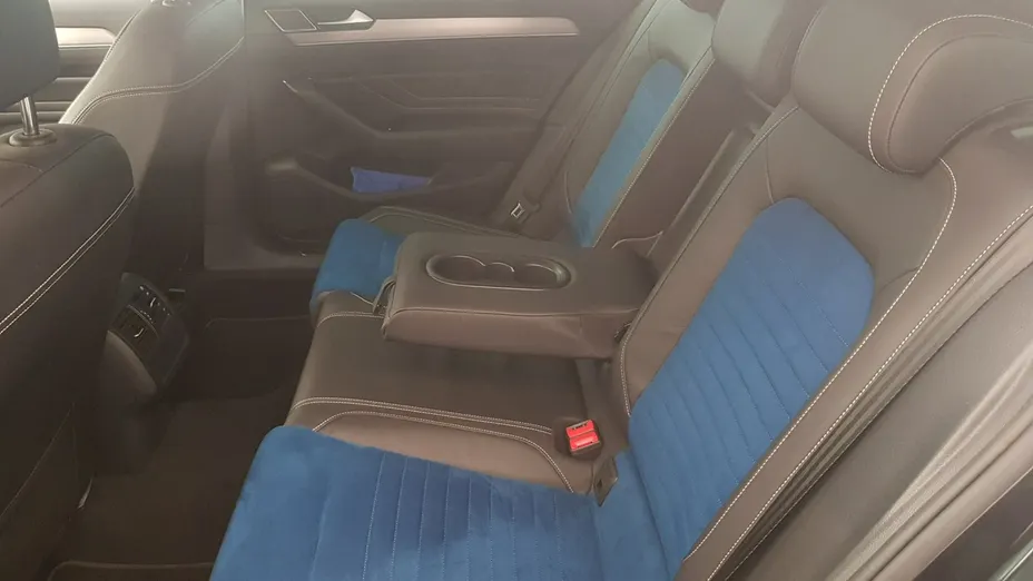 VOLKSWAGEN Passat -