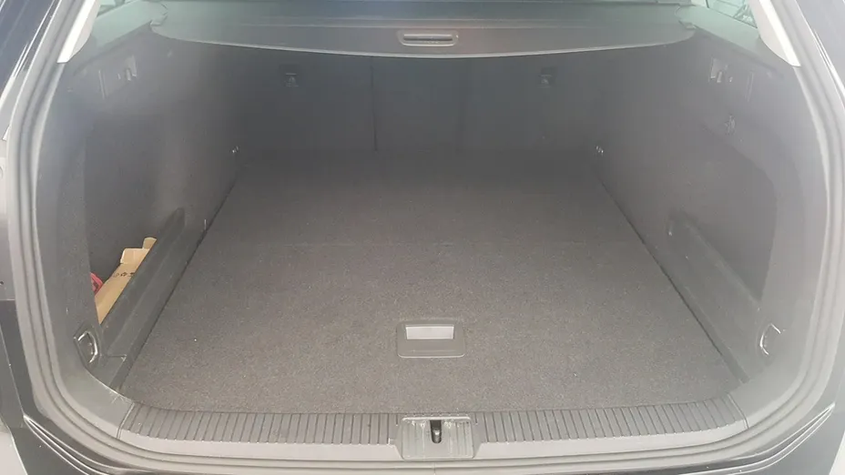 VOLKSWAGEN Passat -