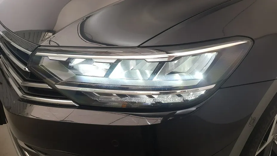 VOLKSWAGEN Passat -